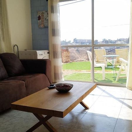 Adi Apartment Arad Bagian luar foto