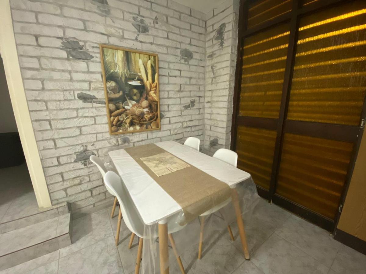 Adi Apartment Arad Bagian luar foto