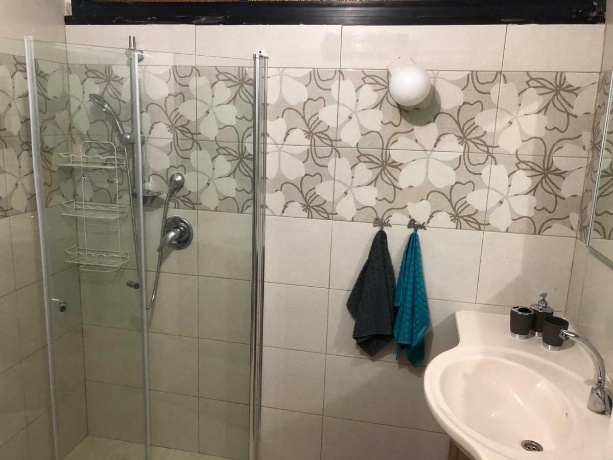 Adi Apartment Arad Bagian luar foto