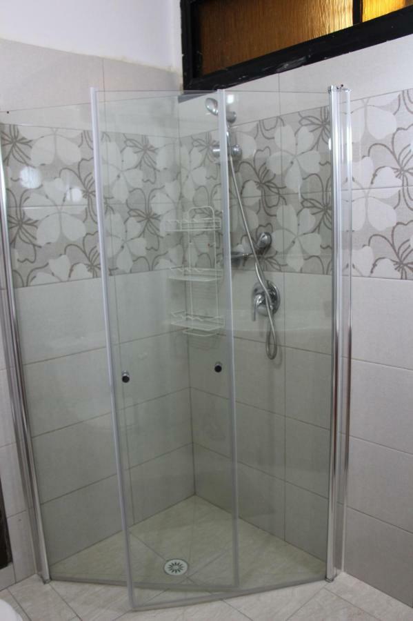 Adi Apartment Arad Bagian luar foto