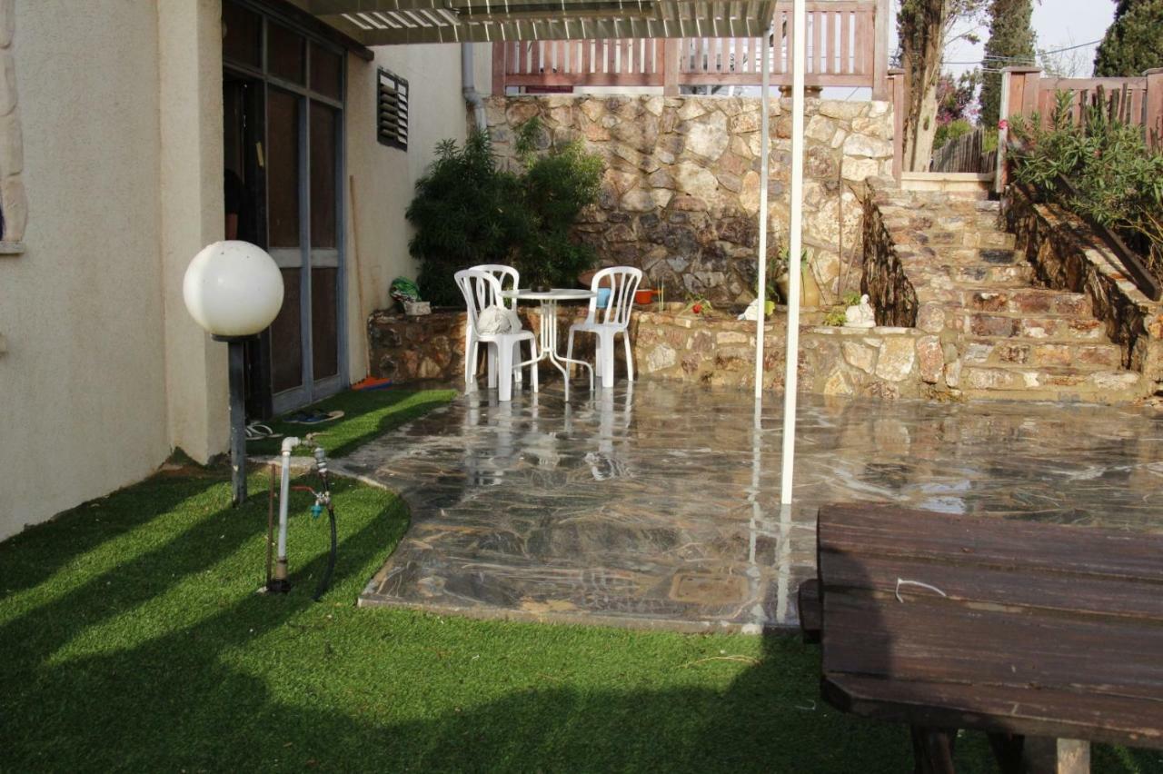 Adi Apartment Arad Bagian luar foto