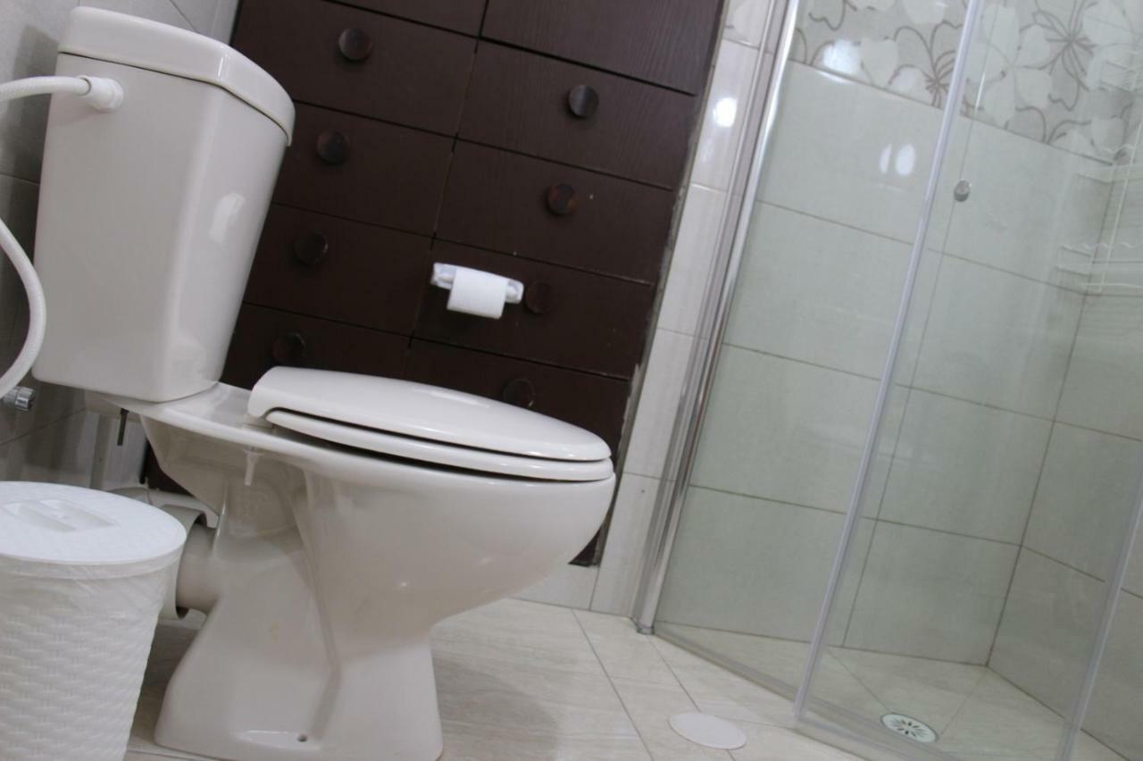 Adi Apartment Arad Bagian luar foto