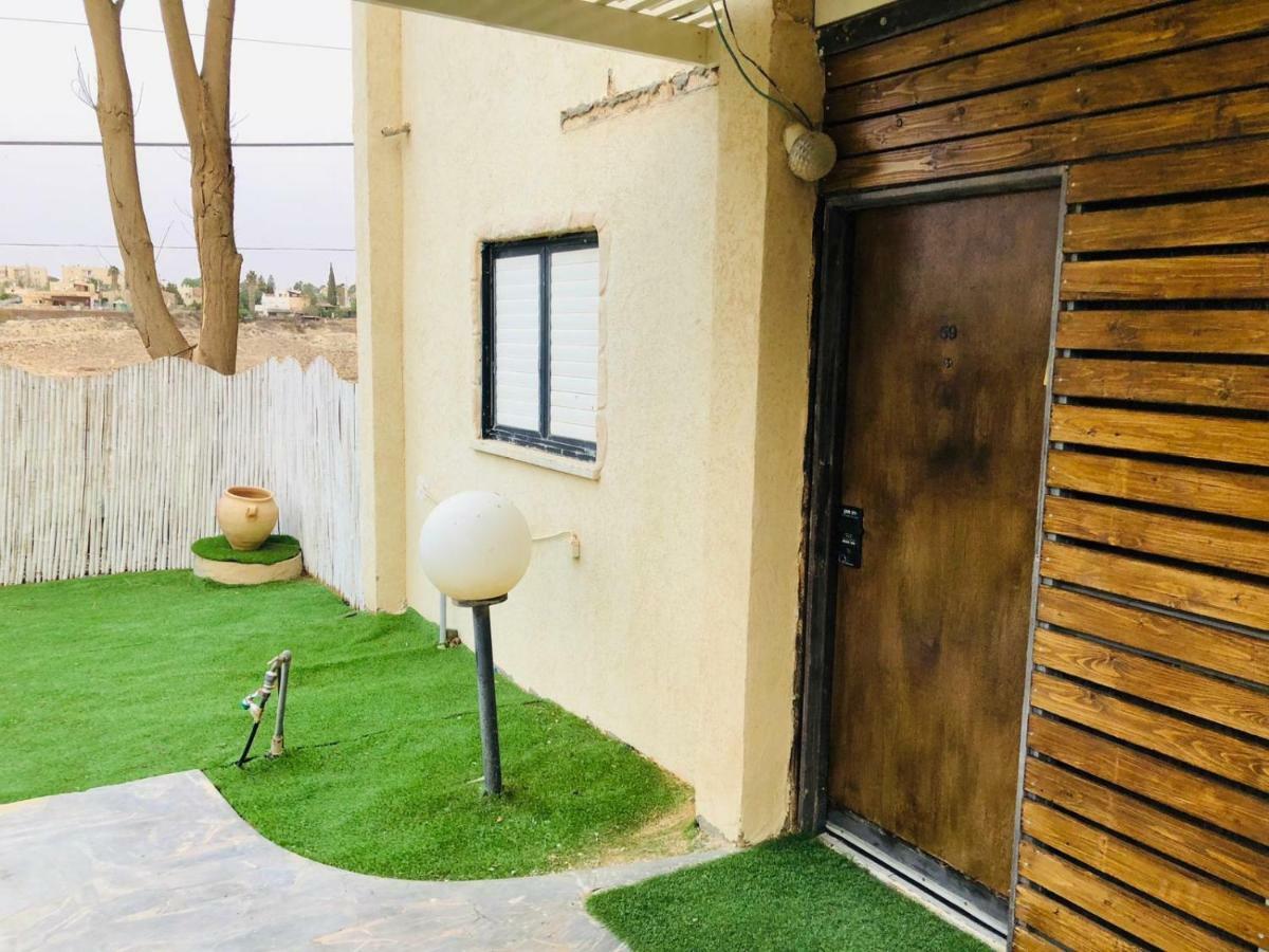 Adi Apartment Arad Bagian luar foto