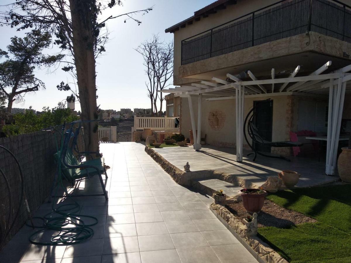 Adi Apartment Arad Bagian luar foto