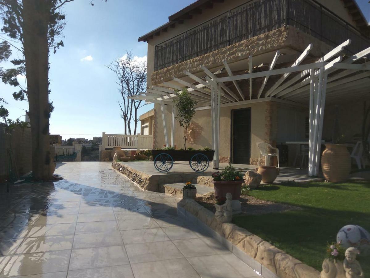 Adi Apartment Arad Bagian luar foto