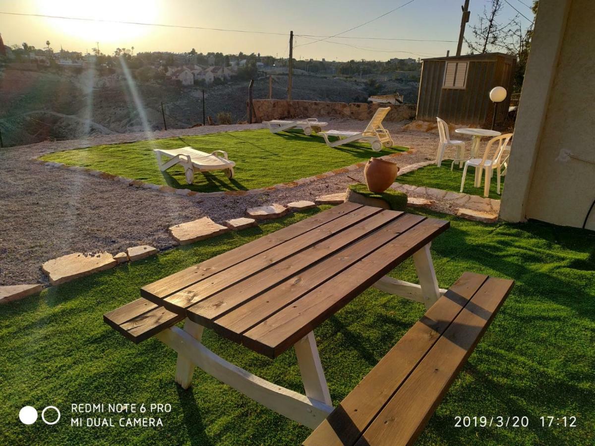 Adi Apartment Arad Bagian luar foto