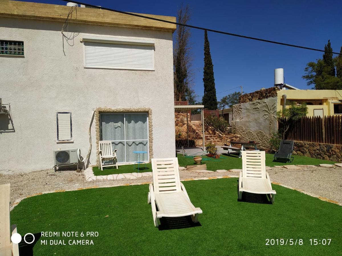 Adi Apartment Arad Bagian luar foto