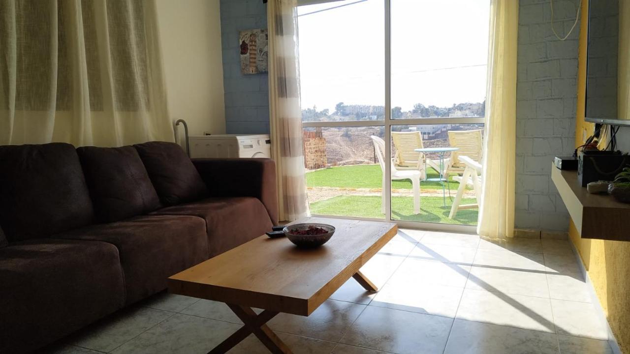 Adi Apartment Arad Bagian luar foto